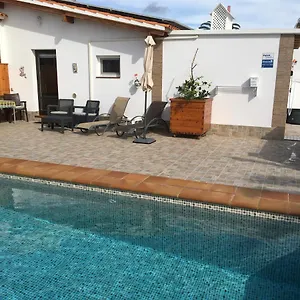 apartamento-loft-caleta-de-fuste.in-canary-islands.com/
